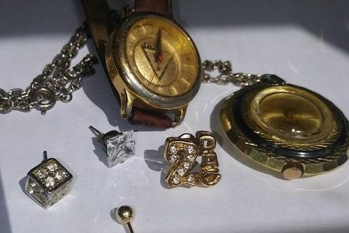 Gia tài được thợ săn kho báu tìm thấy trong thùng rác