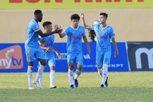 Hà Đức Chinh chói sáng, Đà Nẵng đè bẹp Thanh Hóa