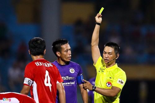 Bầu Đức 'đốt' 2.000 tỷ cho bóng đá; Bùi Tiến Dũng bị cảnh cáo vì gây gổ ngoại binh Jamaica