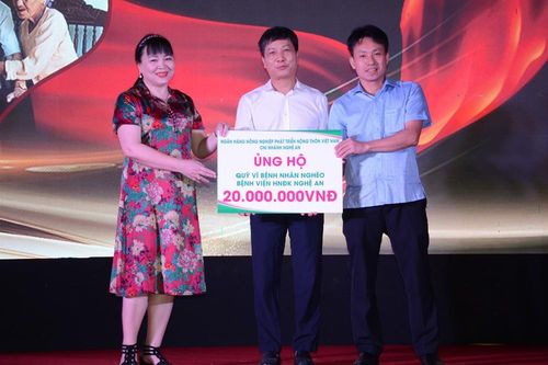Nghĩa tình 'Tiếng hát đến với người bệnh' của người thầy thuốc Bệnh viện Hữu nghị Đa khoa Nghệ An