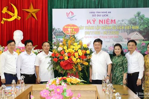 Chủ tịch UBND tỉnh Nguyễn Đức Trung chúc mừng ngành Du lịch nhân ngày truyền thống