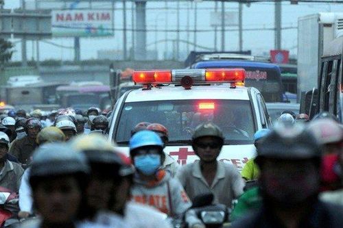 Không nhường đường cho xe ưu tiên bị phạt bao nhiêu tiền?