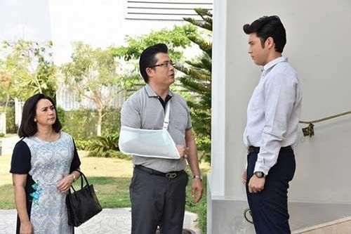 Bố vợ lên chơi hỏi vay 5 triệu, chồng trừng mắt khinh rẻ, ông đặt sổ tiết kiệm xuống bàn bảo: 'Tôi chỉ thử xem ai xứng đáng nhận gia tài này thôi'
