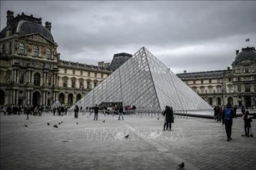Bảo tàng Louvre mở cửa trở lại