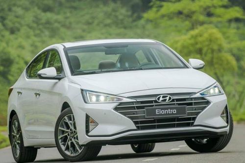 Đánh giá: Lăn bánh hơn 700 triệu đồng, có nên mua Hyundai Elantra?