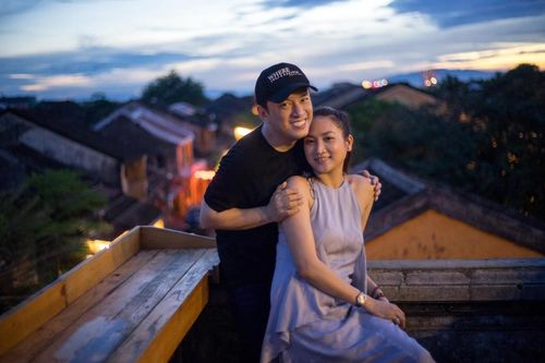 Bà xã Lam Trường chia sẻ loạt khoảnh khắc cực ngọt ngào bên chồng ở Hội An