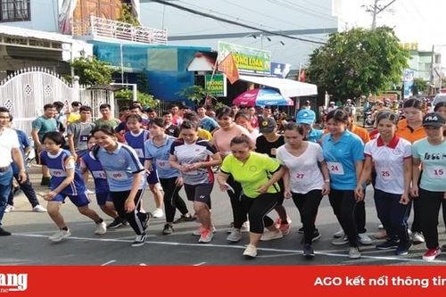 Chợ Mới: Đẩy mạnh tuyên truyền Đại hội Đảng các cấp và tổ chức các phong trào văn hóa - thể thao
