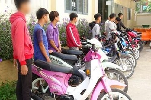 Nhóm 'quái xế' không GPLX 'nâng cấp' xe chạy gây mất ANTT