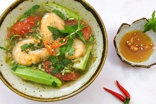 Canh chua tôm nấu lá me