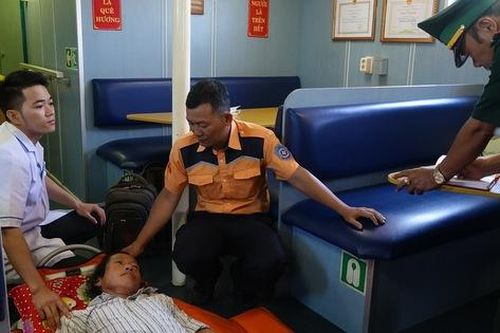 Cứu kịp thời một thuyền viên gặp nạn trên vùng biển Thừa Thiên Huế