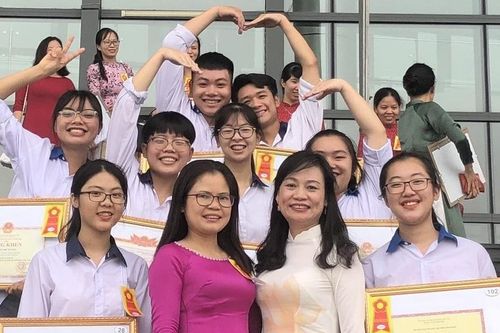 Thi học sinh giỏi quốc gia, một lớp được thưởng gần 300 triệu đồng