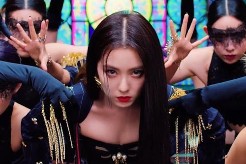 Nữ thần Irene gợi cảm trong MV mới
