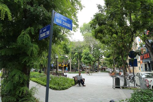Vườn hoa công viên hiện đại với mô hình xe đạp công cộng đầu tiên của Thủ đô