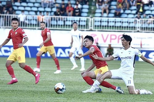 HAGL thắng may Hồng Lĩnh Hà Tĩnh