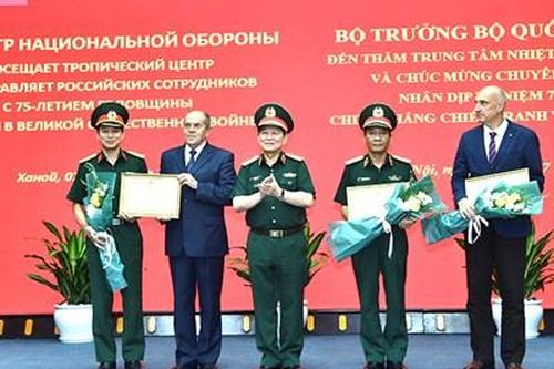 Đại tướng Ngô Xuân Lịch thăm, làm việc với Trung tâm Nhiệt đới Việt – Nga