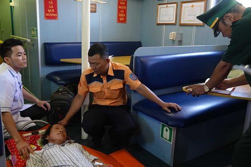 Cấp cứu kịp thời ngư dân đau ruột thừa nguy kịch trên biển