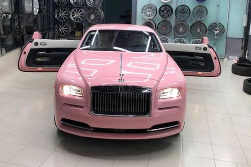 Rolls-Royce Wraith hơn 30 tỷ 'màu hường' đầu tiên tại Việt Nam