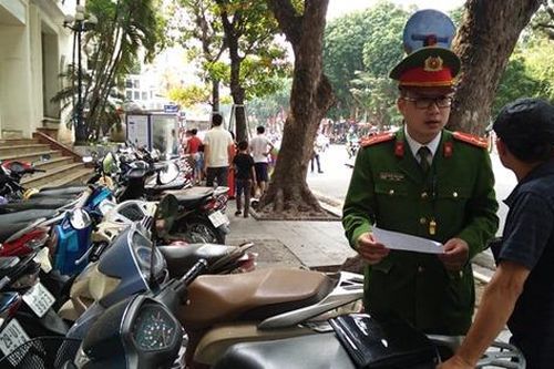 Hà Nội: Xử phạt gần 500 trường hợp vi phạm trông giữ xe tại phố cổ