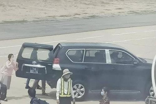Phó Bí thư tỉnh Phú Yên được xe công vụ vào sân bay đón là 'đúng chế độ'