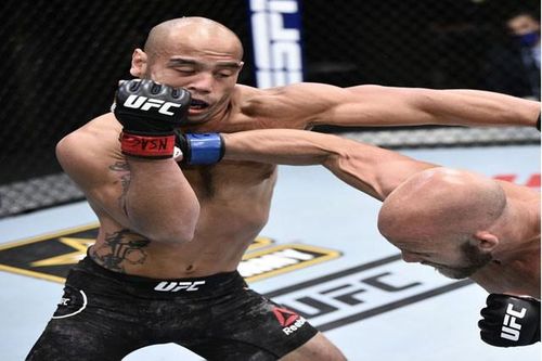 Võ sĩ Mỹ tung 'cơn mưa đấm' hạ đo ván đối thủ sau 41 giây