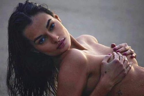 Mỹ nữ hoang dại Brazil nóng bỏng 'thiêu đốt' ánh nhìn với bikini bé xíu
