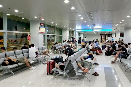 Bộ trưởng Giao thông mong khách thông cảm vì tình trạng chậm, hủy chuyến bay