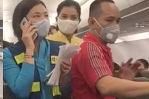 Cấm bay một năm hành khách chửi bới, gây rối trên máy bay