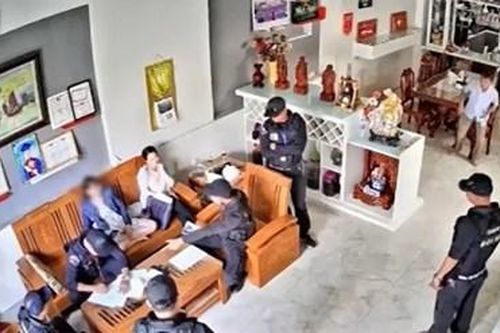 Thông tin bất ngờ vụ nhóm đòi nợ thuê đến nhà 'khủng bố' con nợ