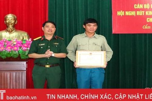 Cứu người đuối nước, xã đội phó ở Hà Tĩnh nhận bằng khen của Chính ủy Quân khu 4
