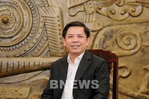 Bộ trưởng Nguyễn Văn Thể chia sẻ điều gì với hành khách khi đi máy bay?
