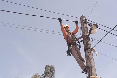 Những người lính điện giữa mùa nóng