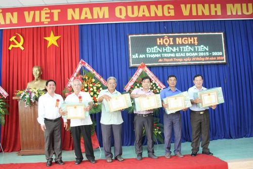 An Thạnh Trung phát triển vượt bậc từ phong trào thi đua