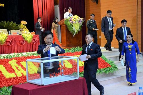 Đồng chí Phạm Đức Toàn tái cử chức danh Bí thư Huyện ủy Điện Biên