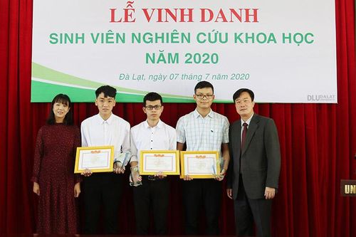 Vinh danh sinh viên nghiên cứu khoa học năm 2020