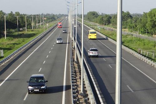 Bị xử phạt như thế nào nếu không giữ khoảng cách an toàn khi lái xe?