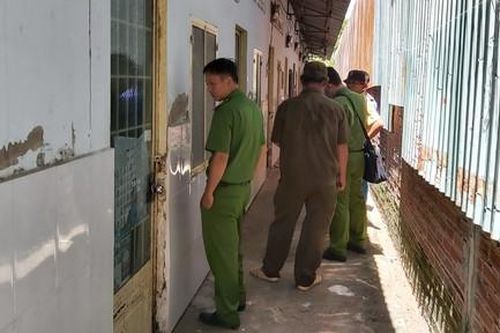 Người đàn ông treo cổ chết bất thường trong nhà trọ