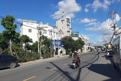TPHCM: Nữ sinh bị 2 thanh niên rạch đùi trên đường đi học về