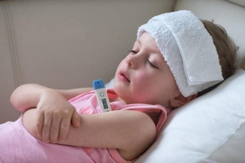 8 mẹo hạ sốt cho trẻ vừa đơn giản vừa hiệu quả