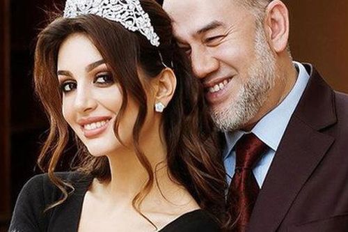 Sau 1 năm ly hôn, con trai bị cựu vương Malaysia phủ nhận chung huyết thống giờ có cuộc sống ra sao bên người mẹ hoa khôi?