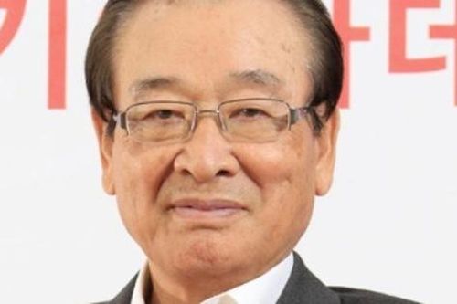 'Ông nội quốc dân' xin lỗi vì bóc lột lao động