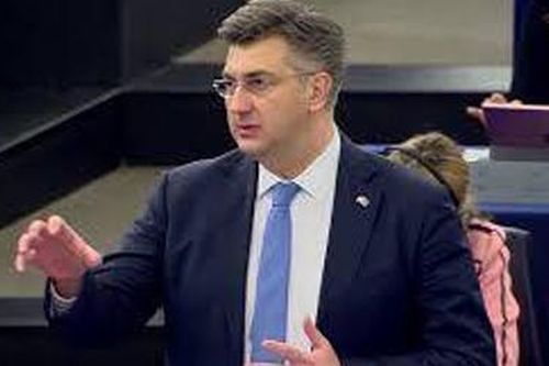 Croatia tài trợ cho 'nhân viên dôi dư bất đắc dĩ'