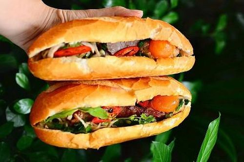 Lót dạ bằng ổ bánh mì xíu mại và phá lấu khìa hay cả siêu thị bánh tráng mix đủ vị?