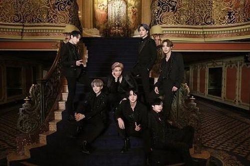 ARMY phấn khích theo dõi trận 'đại chiến' giữa 'Black Swan' (BTS) và 'Sweet Night' (V)