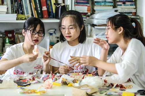 Những 'dũng sỹ tái chế' với văn phòng là bãi rác hạnh phúc