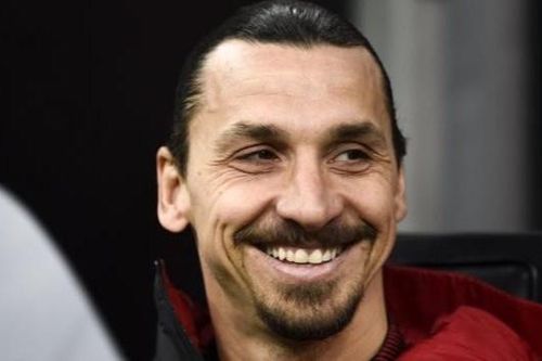 Ronaldo bị Ibra cười nhạo vì 'tâm lý chiến' thất bại
