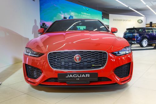 Sedan thể thao tầm 3 tỷ chọn Jaguar XE hay BMW 3-Series