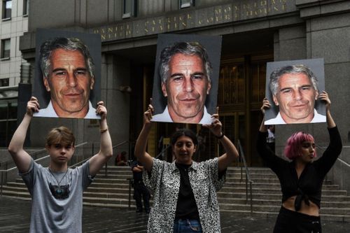 Deutsche Bank bị phạt do sai phạm liên quan 'tỷ phú ấu dâm' Epstein