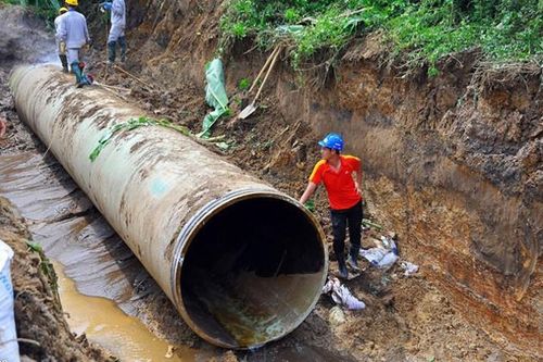 Đường ống nước sạch sông Đà lại gặp sự cố giữa đợt nắng nóng