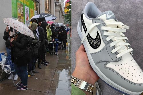 4h sáng xếp hàng giữa trời mưa để mua giày Nike Dior hơn 2.000 USD