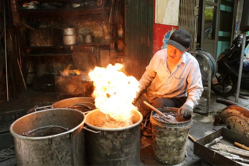Hà Nội: Người thợ rèn thủ công cuối cùng 'giữ lửa'